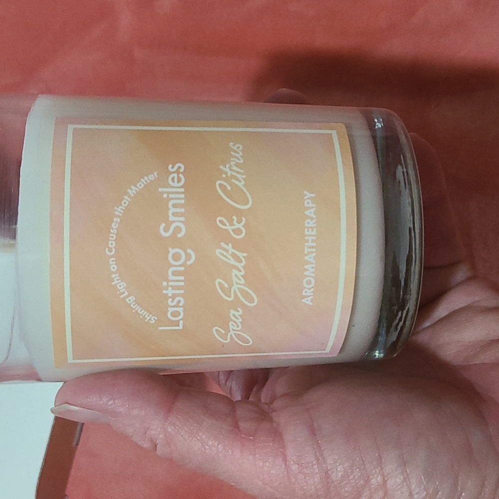 BRAND NEW! Candle - Picture 7 of 8